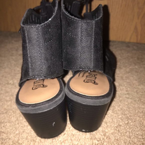 black lace up heels - Picture 4 of 5